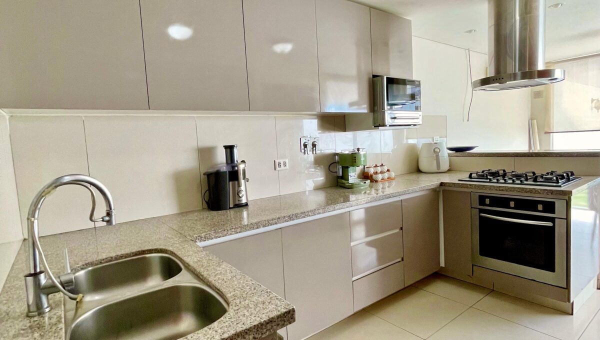 17bc683f-a13d-4046-873c-410843e55c1f